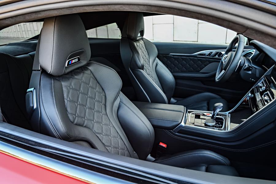 Интерьер BMW M8 Competition Coupe (F92) 2019 года  (UK) (фото 101 из 157)